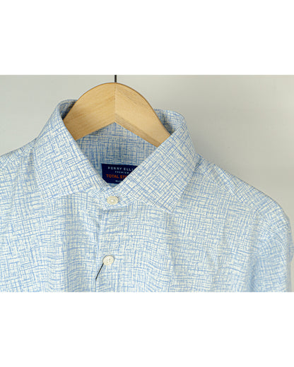 Camisa Perry Ellis, blanca con detalles azules.