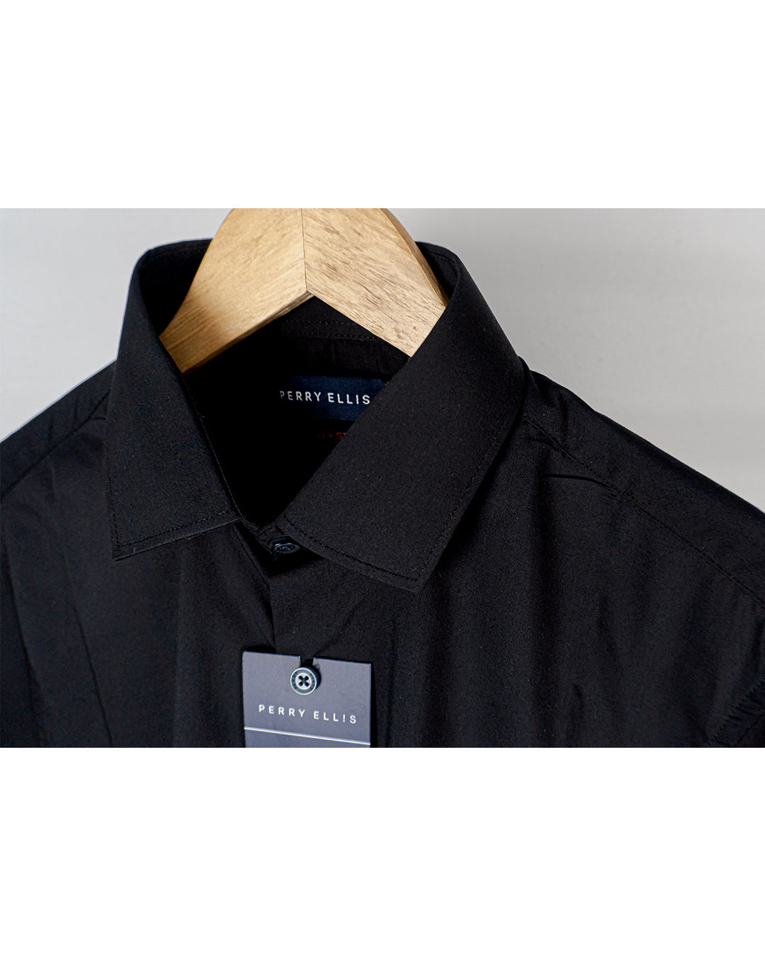 Camisa Perry Ellis, Negra manga larga.