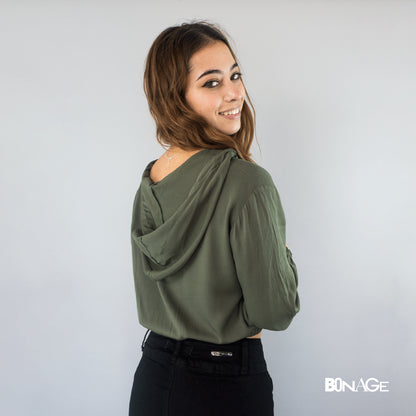 Blusa verde, con capucha
